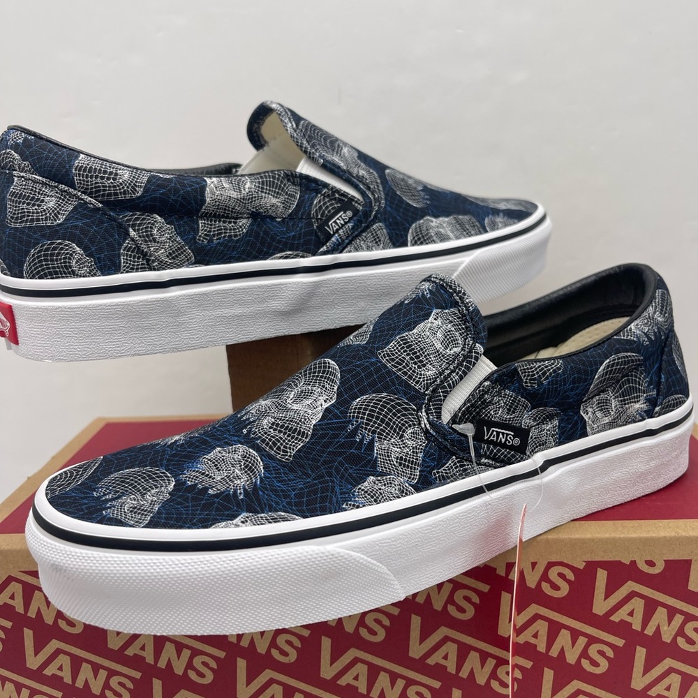 Vans WMNS Vans Women’s Classic Slip-On
(Wireframe Skulls)Blktrwht Sneakers - Picture 8 of 16